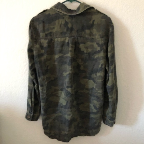 Sneakpeek camo button up - Picture 2 of 4
